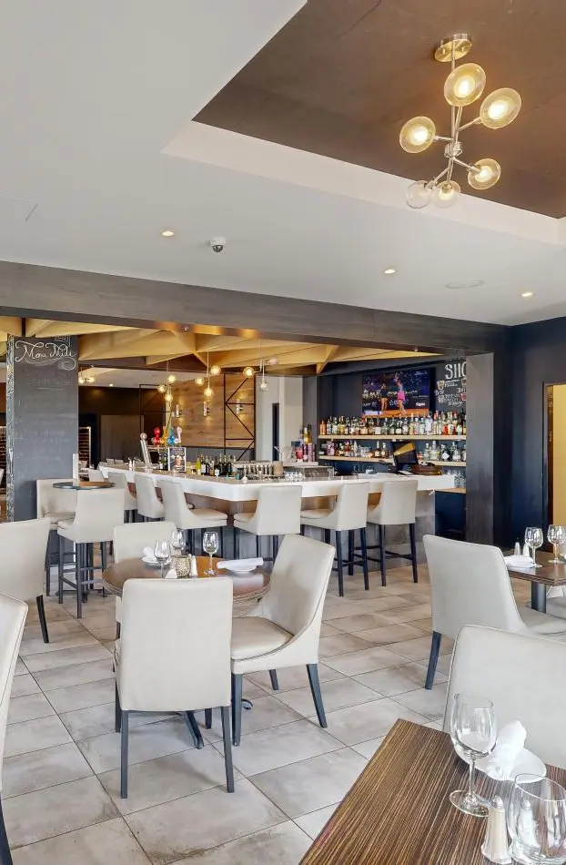 Plaza_Boucheville_ Grill